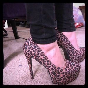 Leopard platform stiletto